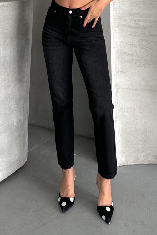 Kadın Mom Fıt Denim Pantolon Bıyık Kimyasal Kar Yıkama Siyah 4005 Kadın Mom Fıt Denim Pantolon Bıyık Kimyasal Kar Yıkama Siyah 4005