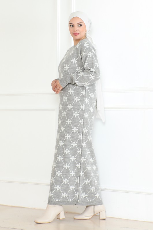 Çiçek Detaylı Desen Triko Elbise Gri 1024 Çiçek Detaylı Desen Triko Elbise Gri 1024