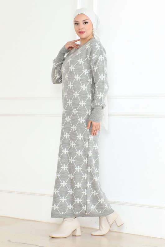 Çiçek Detaylı Desen Triko Elbise Gri 1024 Çiçek Detaylı Desen Triko Elbise Gri 1024